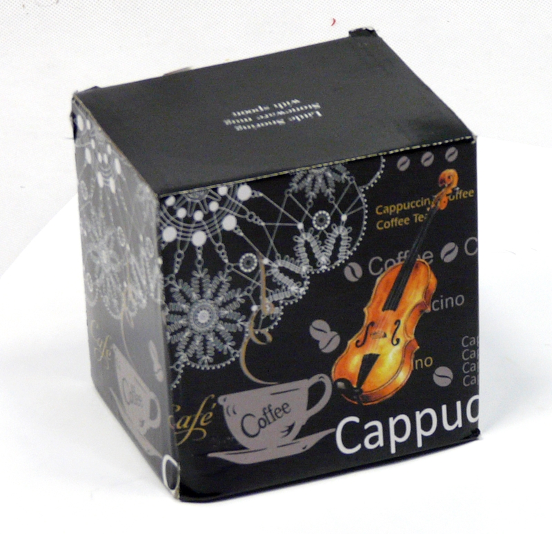 Červený hrnek na cappuccino