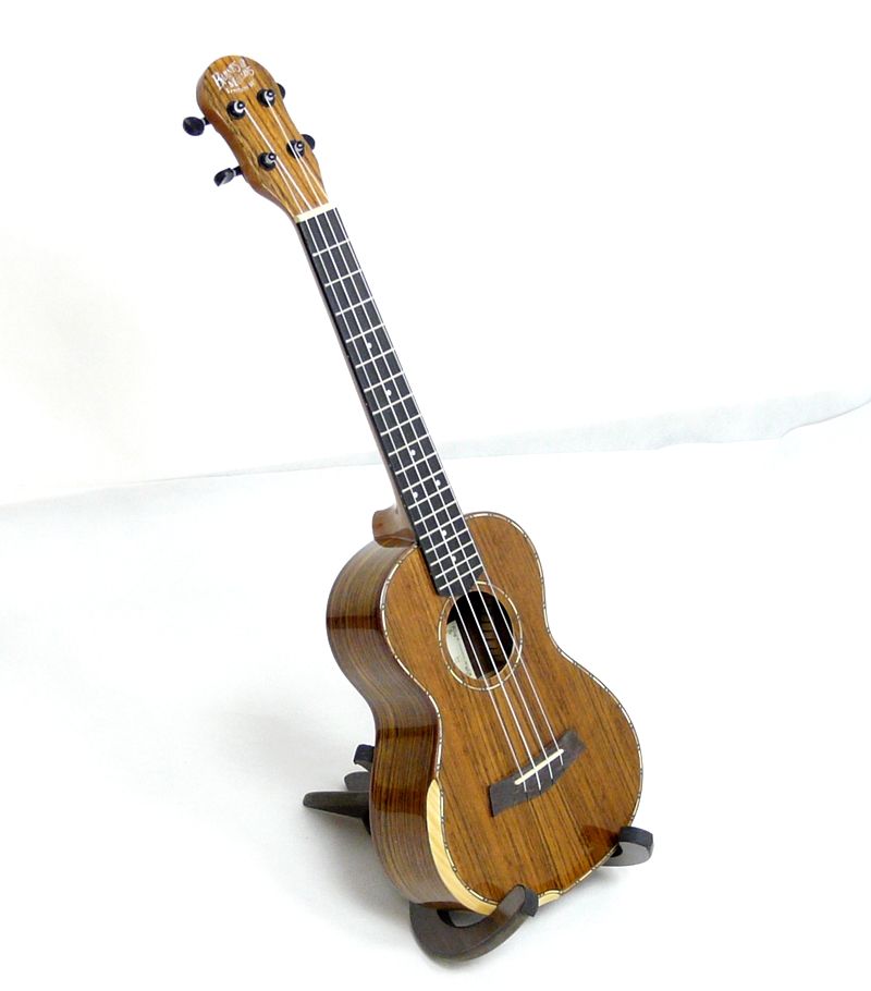 Tenor ukulele BARNES & MULLINS BMUK5T Ořech