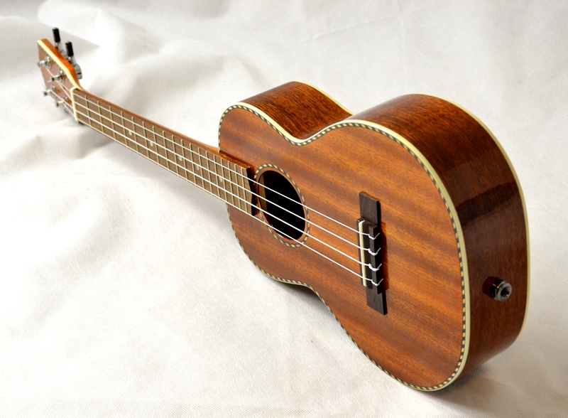 Tenor elektroakustické ukulele MAINLAND KLASIK EQ Lesklé mahagon