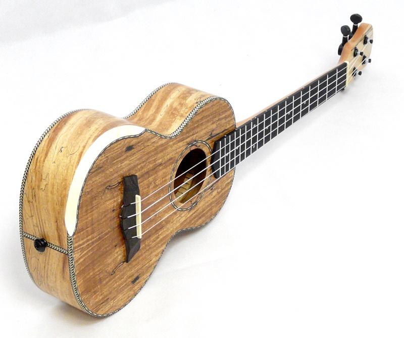 Tenor ukulele BARNES & MULLINS BMUK9T Dekorativní javor