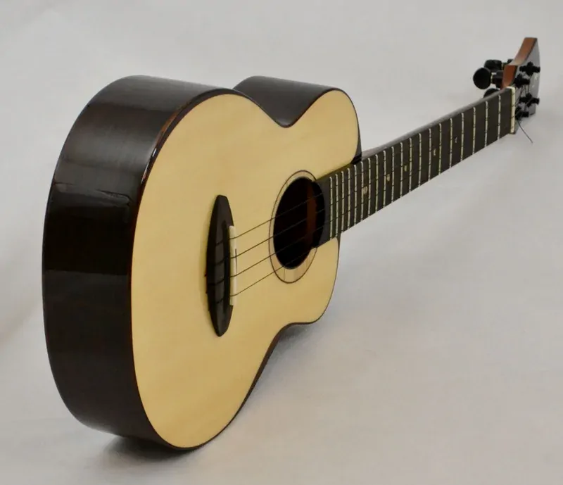Tenor ukulele aNueNue UT200 Moonbird