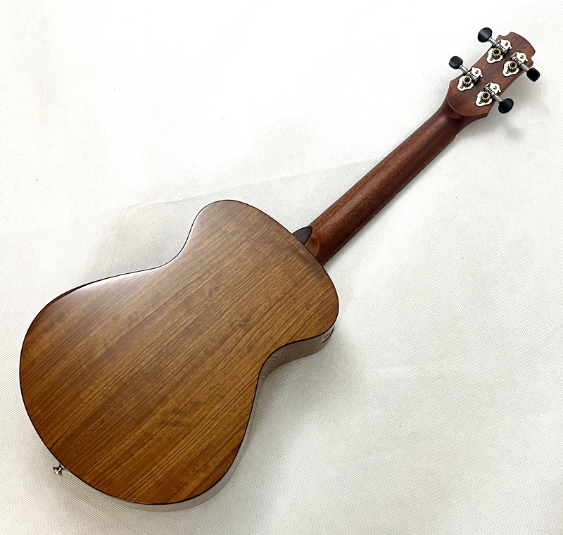 Celomasivní tenor ukulele MAESTRO UT-OV Smrk a Ovangkol