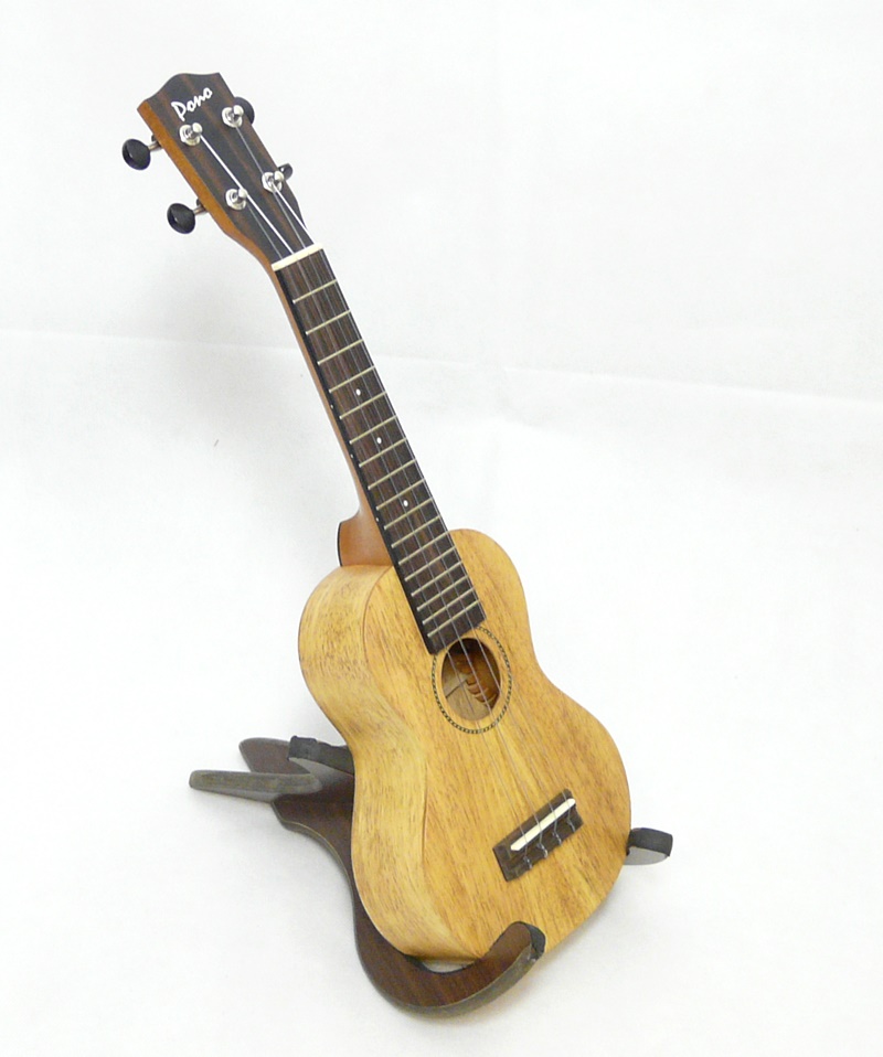Sopránové ukulele PONO MGS Celomasivní mango