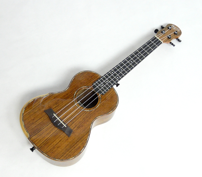 Tenor ukulele BARNES & MULLINS BMUK5T Ořech