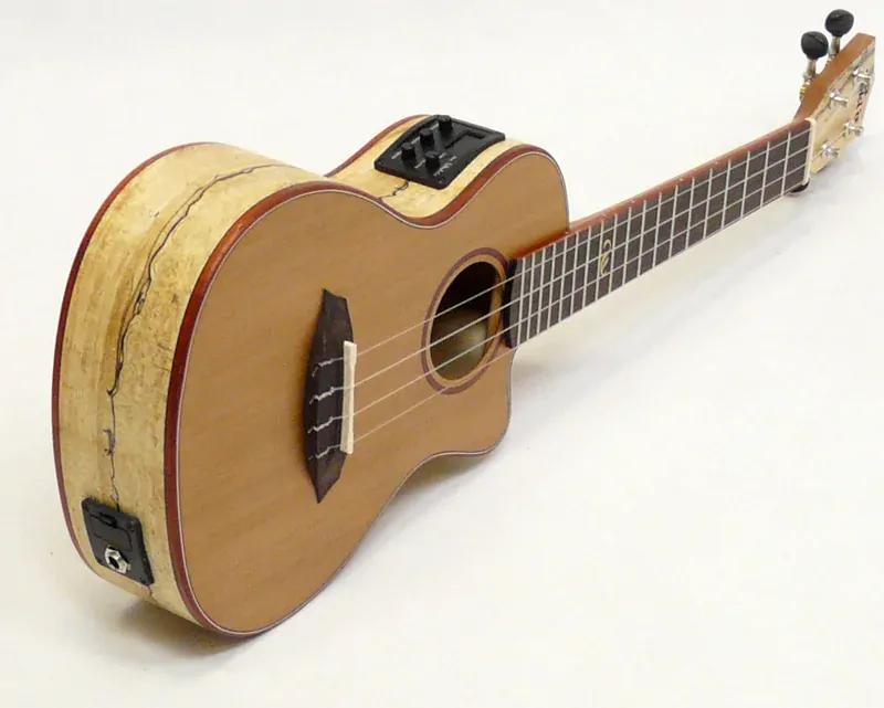 Koncertní elektro-akustické ukulele KOKI´O U-SCDLSM-CE-C Cedr a javor