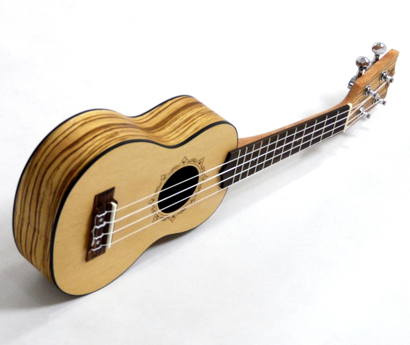 Sopránové ukulele FLIGHT DUS 320 SP/ZEB Smrk & Zebrano