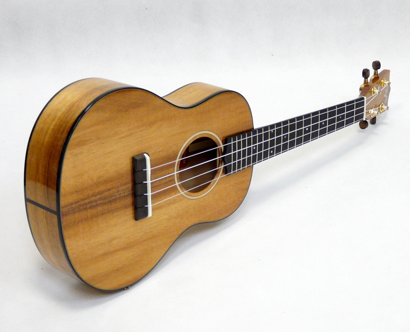 Tenor ukulele RISA UKA-KOA-DXT Celomasivni koa