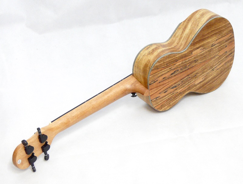 Tenor ukulele BARNES & MULLINS BMUK9T Dekorativní javor