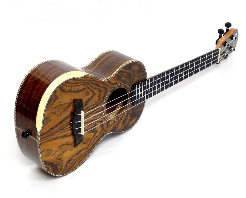 Tenor ukulele BARNES & MULLINS BMUK8T Bocote