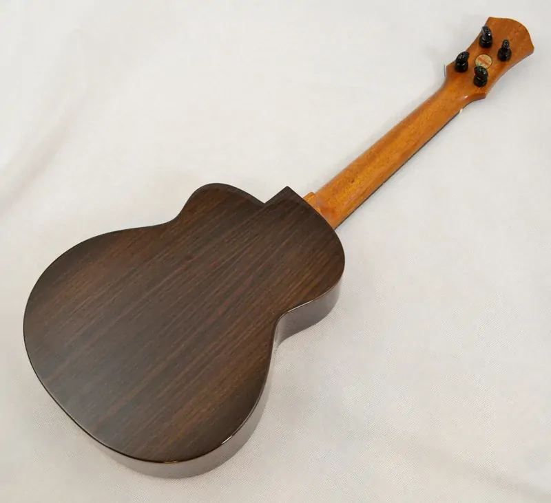 Tenor ukulele aNueNue UT200 Moonbird