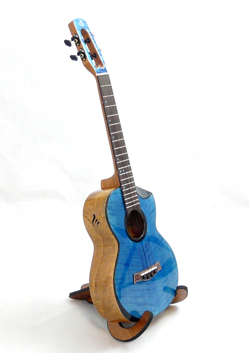Celomasivní tenor ukulele Flight Comet EQ-A Modré