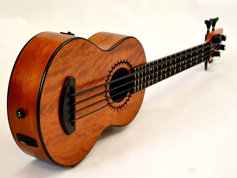 Basové ukulele ukulele MAHALO