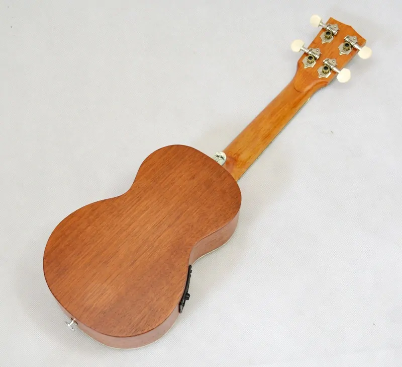 Sopránové elektroakustické ukulele MAHALO Pearl