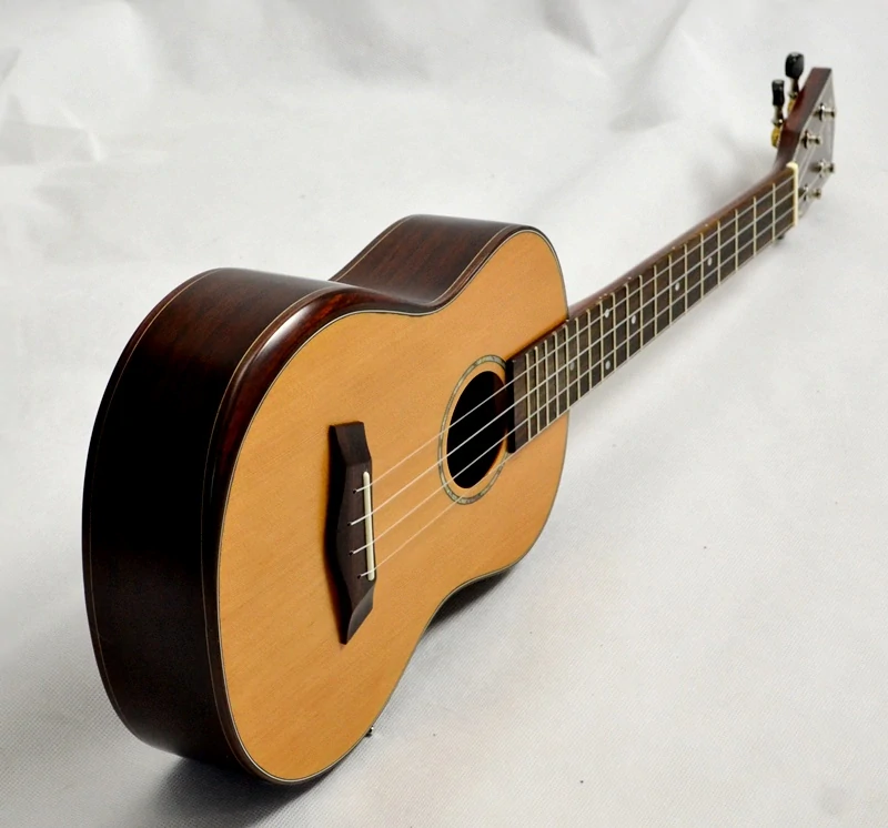 Tenor ukulele OHANA TK-55 Celomasivní cedr a palisandr