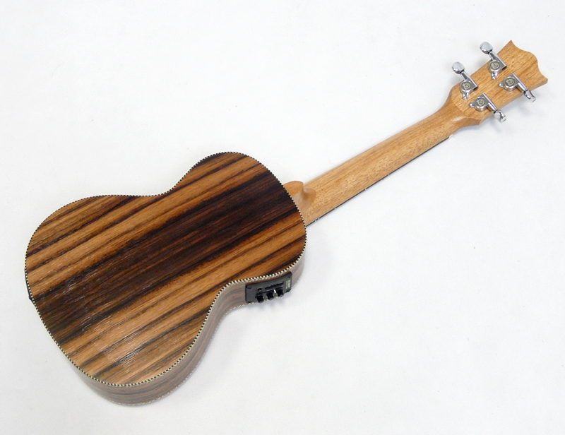 Koncertní elektroakustické ukulele SNAIL UKC 498EQ Ebenové
