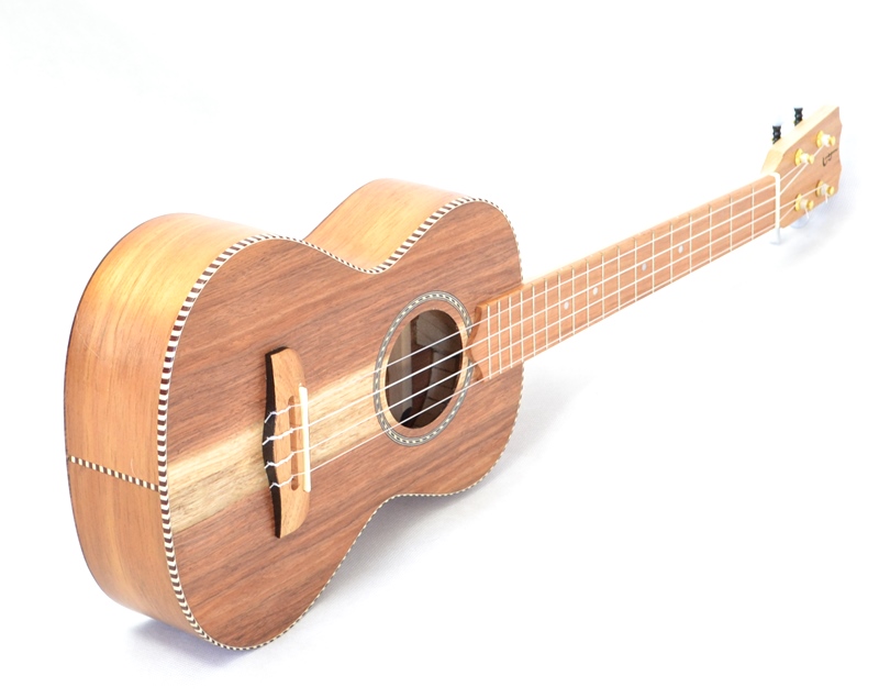 Celomasivní tenor ukulele APC TT  tradiční Koa s futrálem