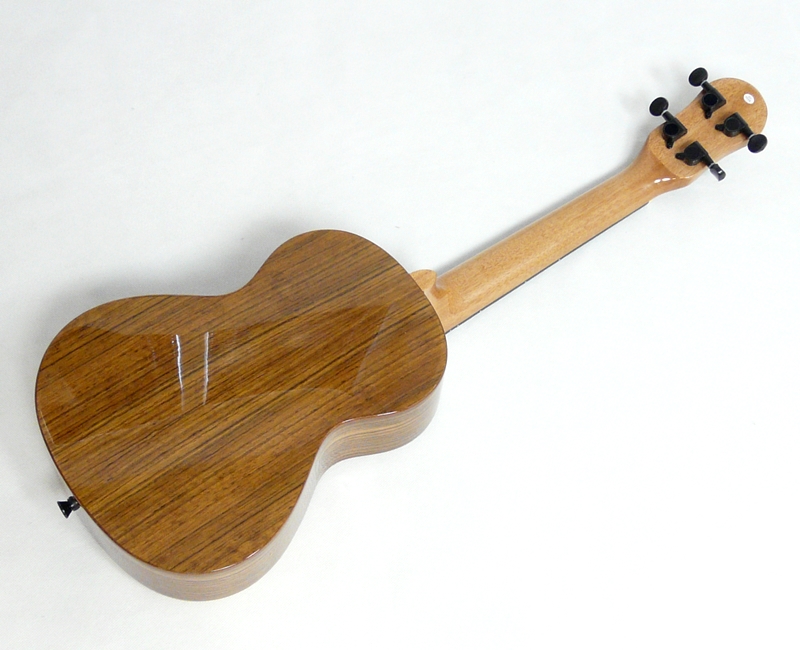 Tenor ukulele BARNES & MULLINS BMUK5T Ořech