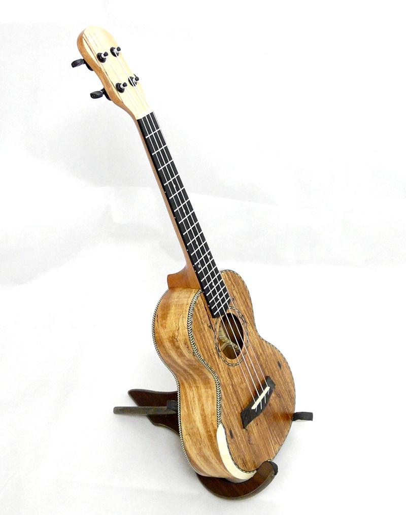 Tenor ukulele BARNES & MULLINS BMUK9T Dekorativní javor