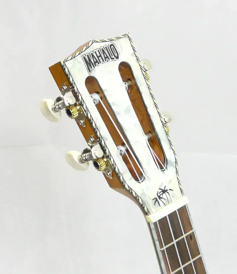 Koncertní elektroakustické ukulele MAHALO Pearl
