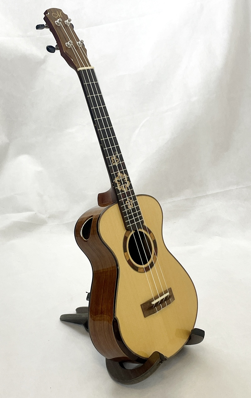 Celomasivní tenor ukulele MAESTRO UT-OV Smrk a Ovangkol