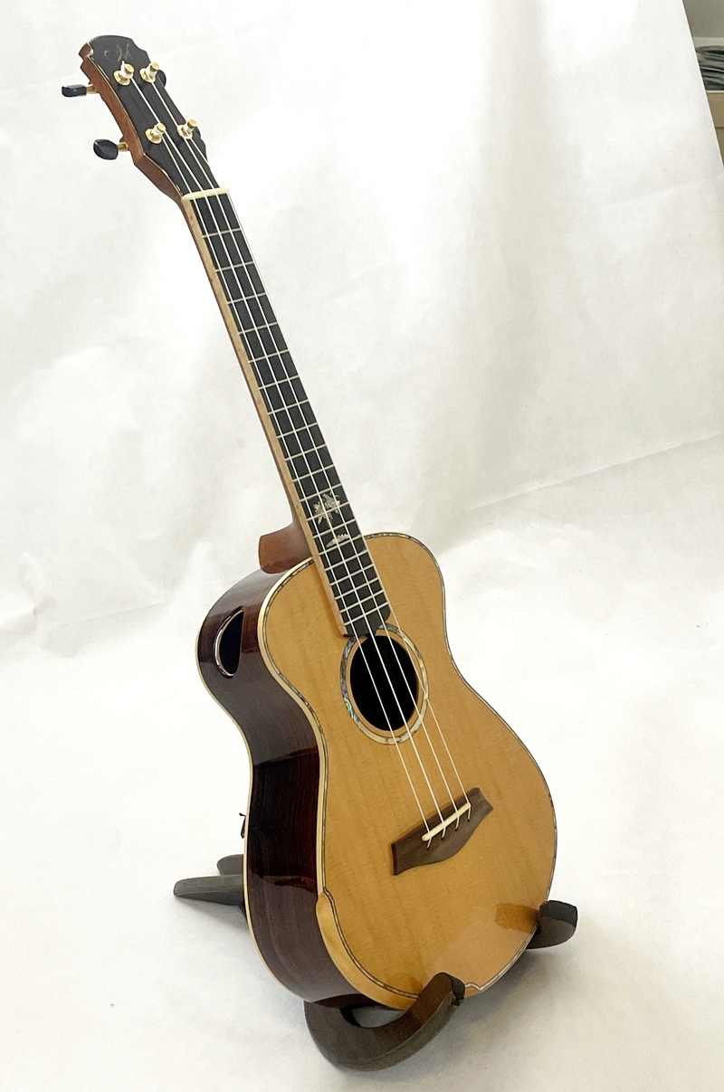 Celomasivní tenor ukulele MAESTRO UT-CO Červený cedr a cocobolo