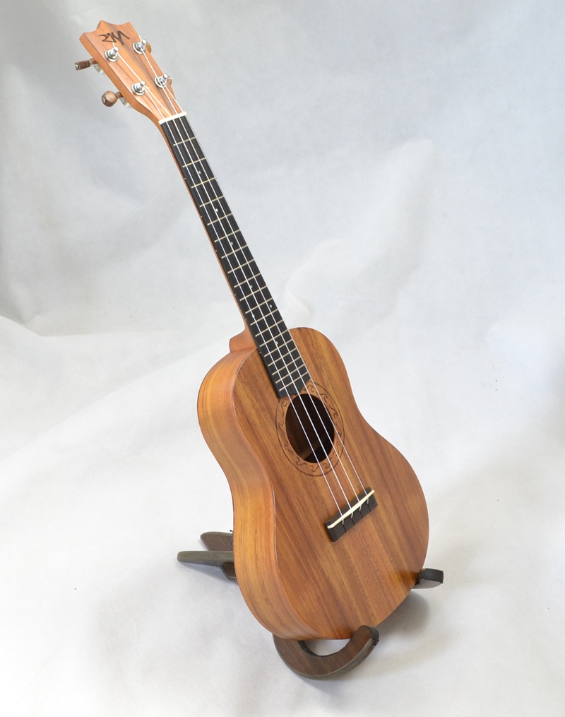 Tenor ukulele RISA UKA-KOA-BAT Celomasivní koa