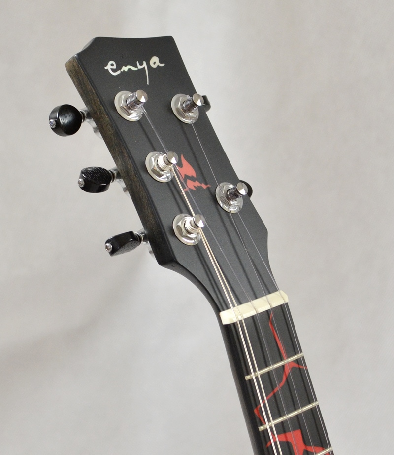 Magma Tenor elektro ukulele Enya Moon Taimane 5 - strunné EQ