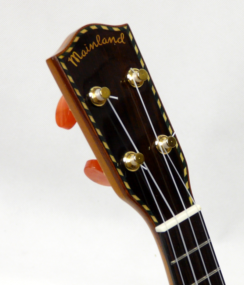 Sopránové pineapple ukulele MAINLAND Červený cedr