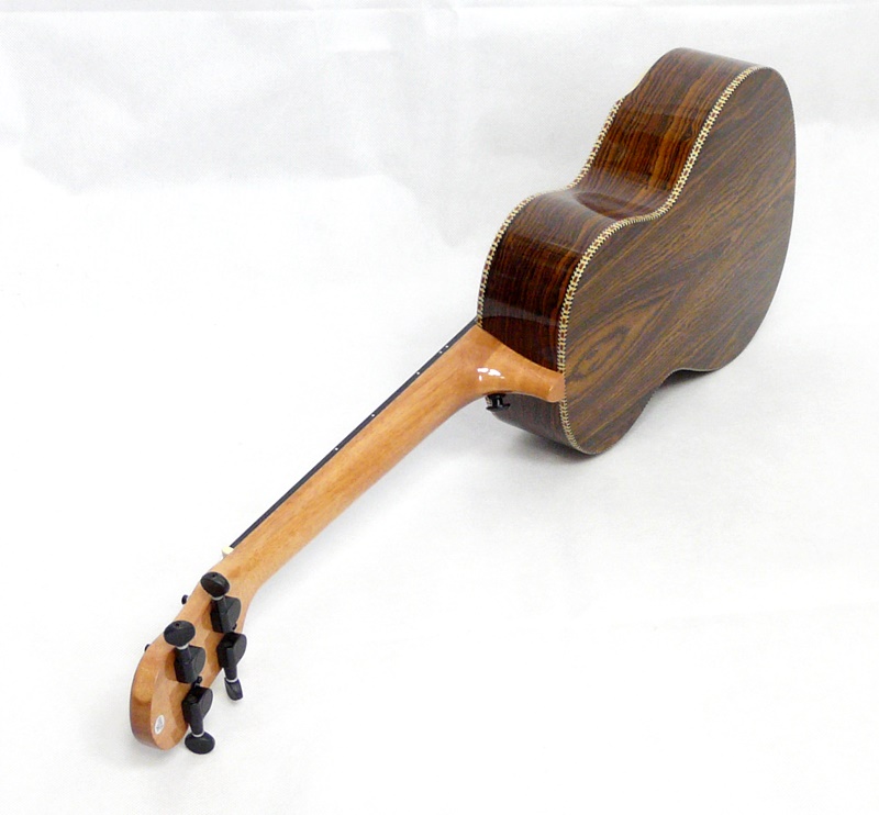 Tenor ukulele BARNES & MULLINS BMUK8T Bocote