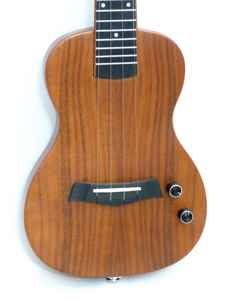 Koncertní elektro ukulele SNAIL SEU-1C Okume a akacie