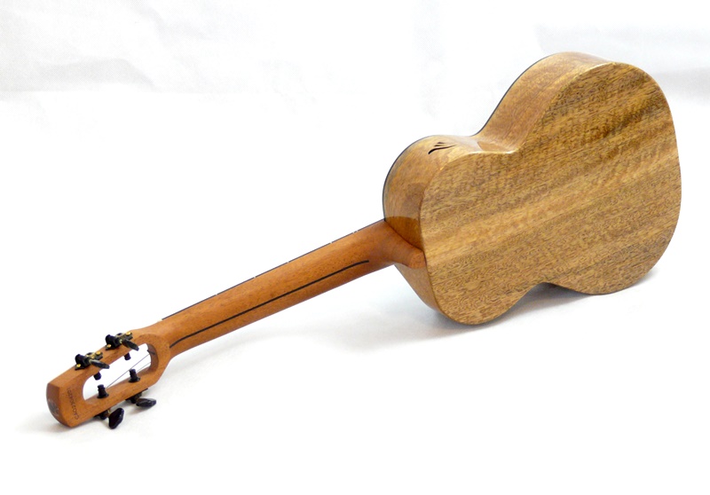 Celomasivní tenor ukulele Flight Comet EQ-A Modré