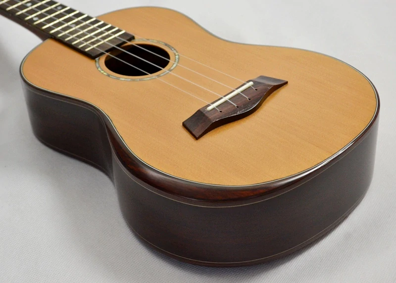 Tenor ukulele OHANA TK-55 Celomasivní cedr a palisandr