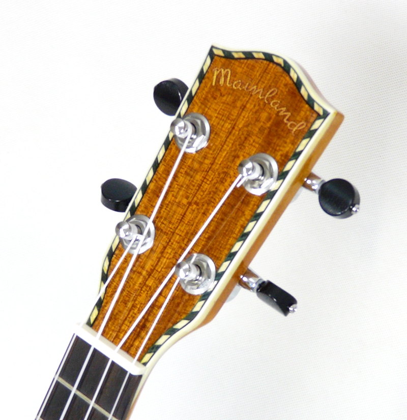 Celomasivní lesklé mahagonové sopranové ukulele Mainland
