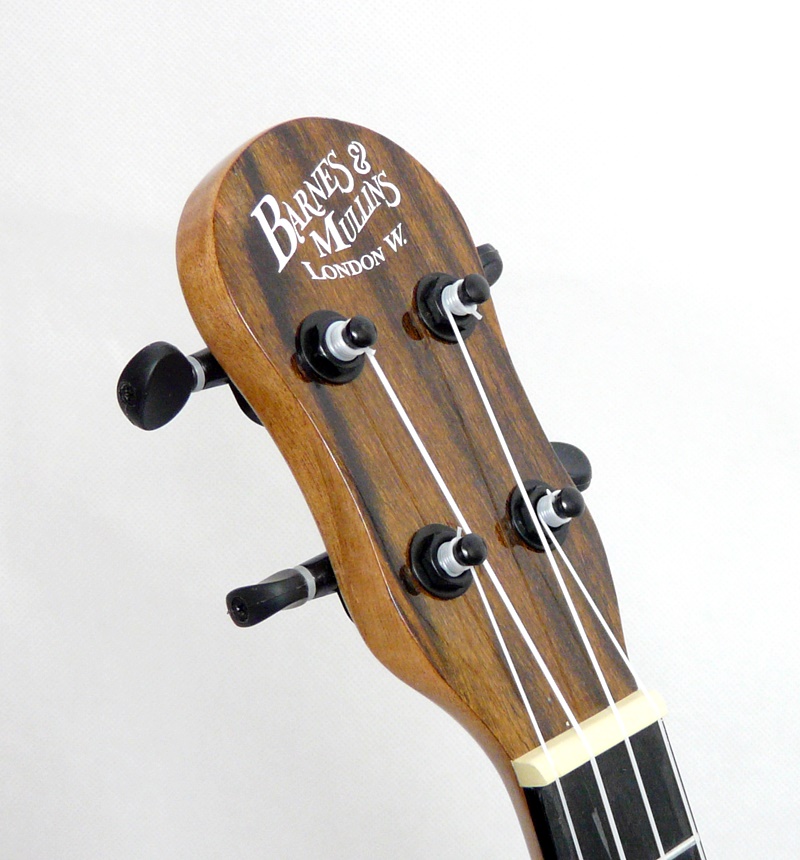 Tenor ukulele BARNES & MULLINS BMUK8T Bocote