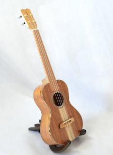 Celomasivní tenor ukulele APC TT  tradiční Koa s futrálem