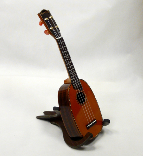 Sopránové pineapple ukulele MAINLAND Červený cedr
