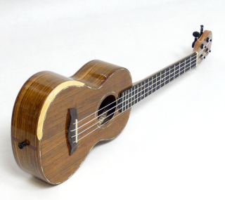 Tenor ukulele BARNES & MULLINS BMUK5T Ořech