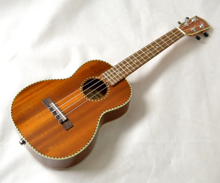 Tenor elektroakustické ukulele MAINLAND KLASIK EQ Lesklé mahagon