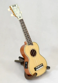 Sopránové elektroakustické ukulele MAHALO Pearl