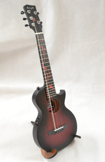 Magma Tenor elektro ukulele Enya Moon Taimane 5 - strunné EQ