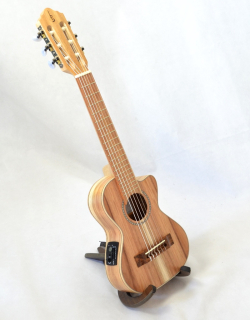 Guitarlele tenor APC GS CW celomasivní koa s snímačem a futrálem
